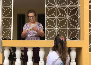 Voluntários fazem ‘Delivery de Amor’ para idosas isoladas em Boa Vista (PB)