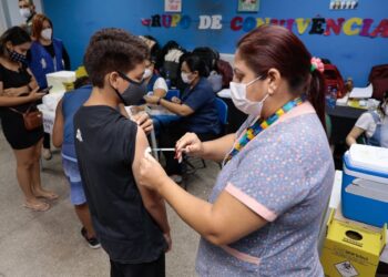 Prefeitura anuncia vacinação completa de 50% dos manauenses