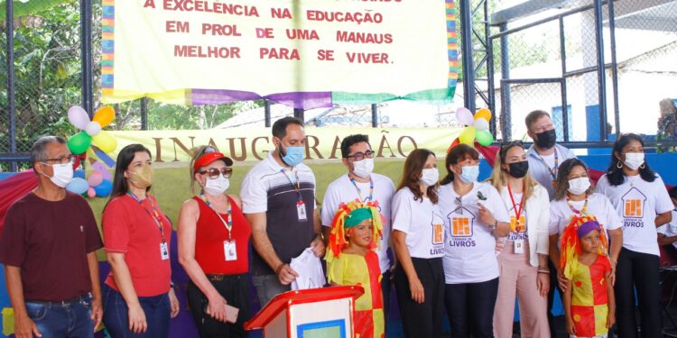 Prefeitura e empresas nacionais inauguram a primeira ‘Casinha de Livros’ em escola ribeirinha de Manaus
