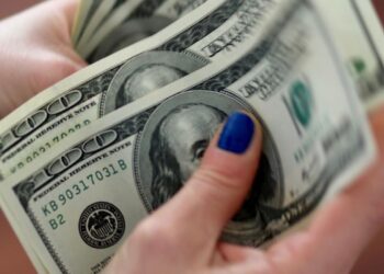 Dólar cai para R$ 5,56 com ambiente externo positivo