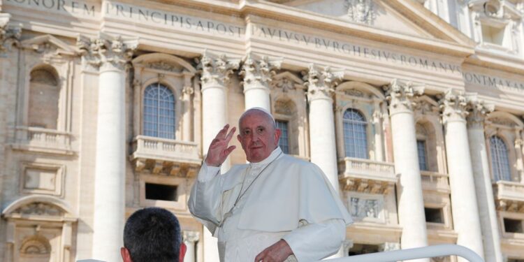 Freira franciscana é primeira mulher “número dois” do Vaticano