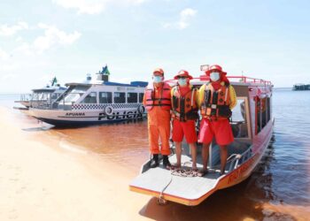 Governo do Amazonas reforça policiamento fluvial no interior com entrega de novas embarcações