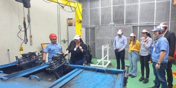 Mestrandos da UFAM Visitam a Yamaha como Parte do Projeto Zona Franca de Portas Abertas