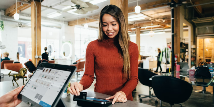 Inteligência Artificial Revoluciona o Setor de Food Service: Inovações e Oportunidades à vista